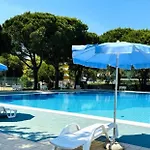 Comfy With Pool Access *
